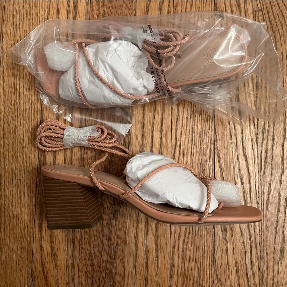 NWT & BOX Urban Outfitters Sandal